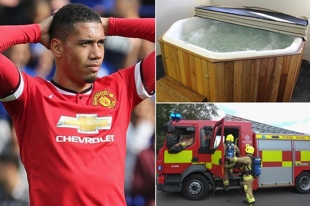 Smalling vừa được phen hú vía.