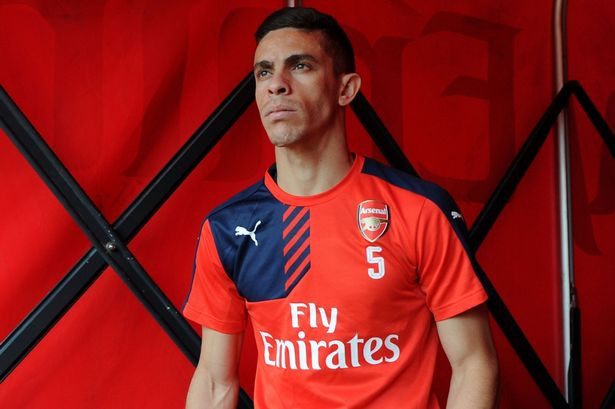 Gabriel khiến Jack Wilshere dính chấn thương nặng.