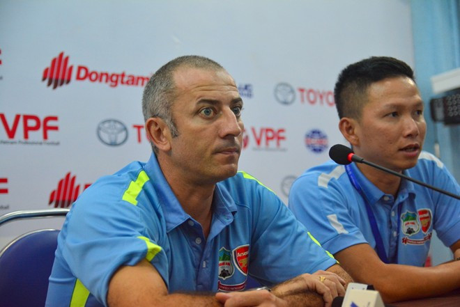 HLV Graechen quyết không từ chức.