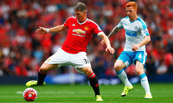 Hàng công kém duyên, 'Quỷ đỏ' chia điểm