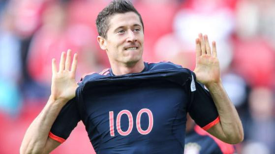 Lewandowski cán mốc 100 bàn ở Bundesliga.
