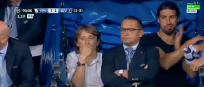 Khedira cười mỉa mai khi Real Madrid bị ghi bàn.