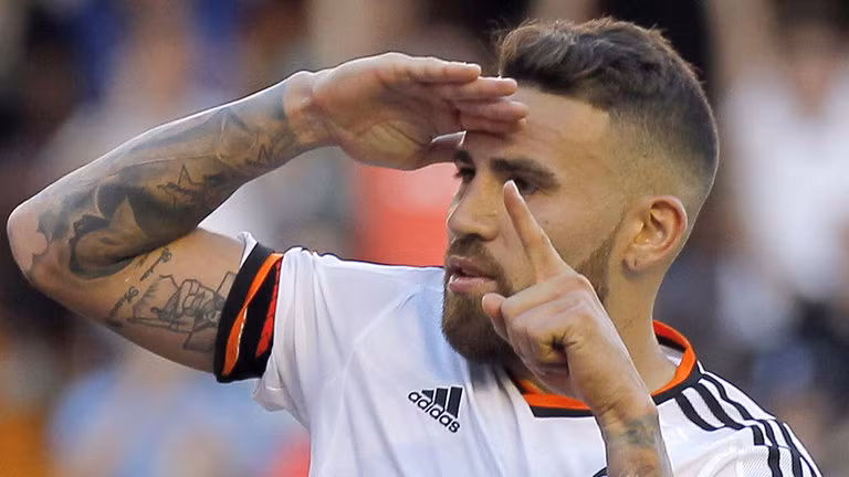Otamendi chuẩn bị gia nhập Man City.