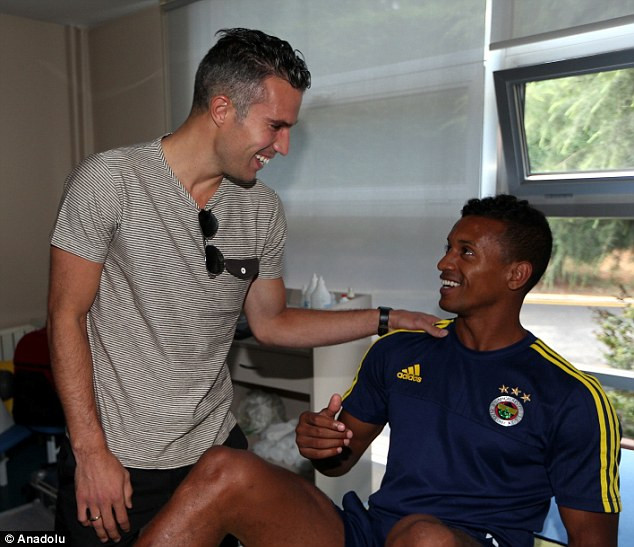 Van Persie - Nani đứng trước cơ hội tái ngộ M.U ở vòng play-off Champions League.