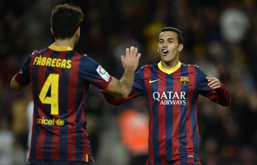 Fabregas lôi kéo Pedro về Chelsea.