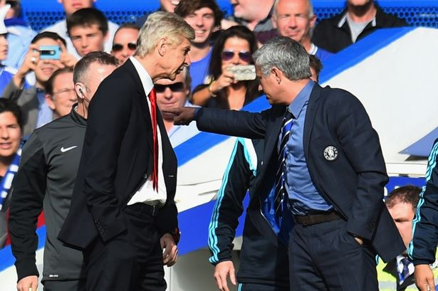 Wenger khẩu chiến với Mourinho.