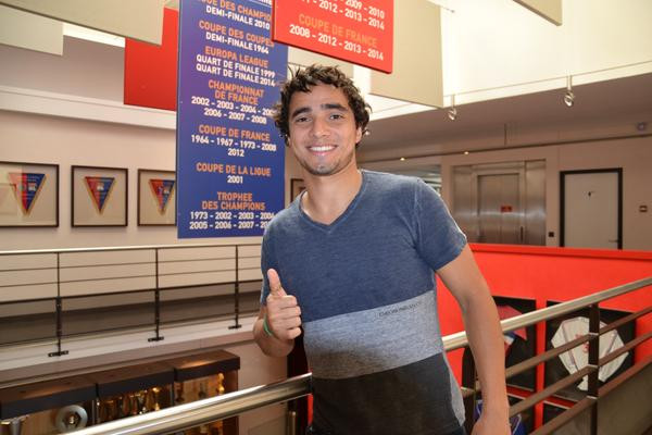 BẢN TIN Thể thao sáng: M.U bán ngôi sao người Brazil