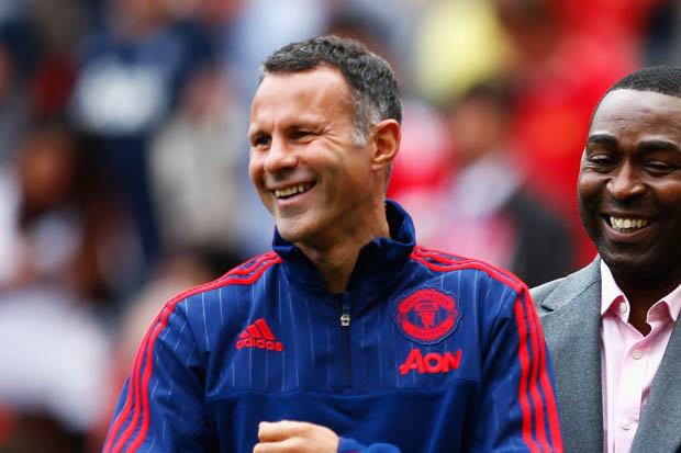 Giggs đề xuất Van Gaal mua Martial.