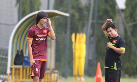 Tuấn Anh (trái) đối mặt nguy cơ bị loại vì chấn thương. Ảnh: Bongdaplus