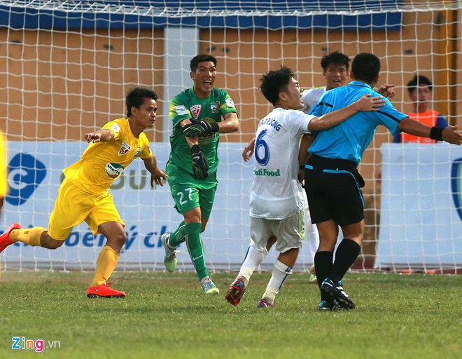 Tình huống tranh cãi ở trận Thanh Hóa - HAGL.