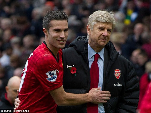 Wenger muốn mang Van Persie trở lại Emirates.