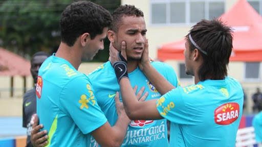 Neymar tin Danilo sẽ thành công ở Real Madrid.