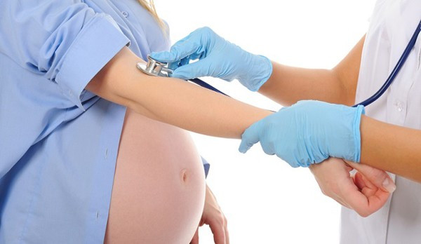 Nhiều bà bầu lây những bệnh 'khủng khiếp' này sang con