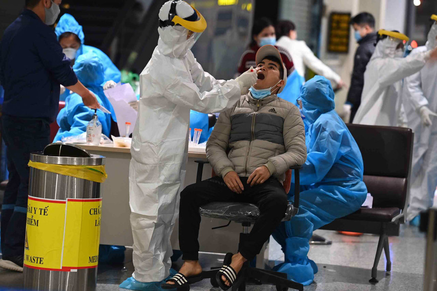 Toàn bộ nhân sự sân bay Nội Bài được lấy mẫu xét nghiệm COVID-19 chiều tối 9/2.