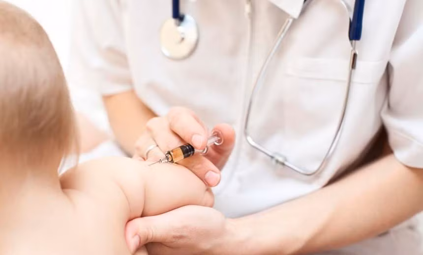 Khi bị chó mèo cắn, chỉ có tiêm phòng vắc xin mới ngăn ngừa không bị bệnh dại. Ảnh minh hoạ:Internet