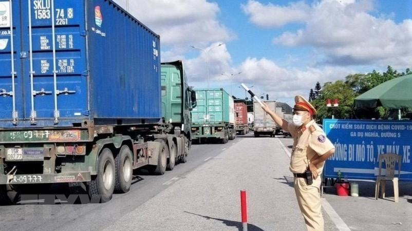 Ưu tiên tiêm vắc-xin cho lái xe, tạo thuận lợi nhất cho lưu thông hàng hoá 