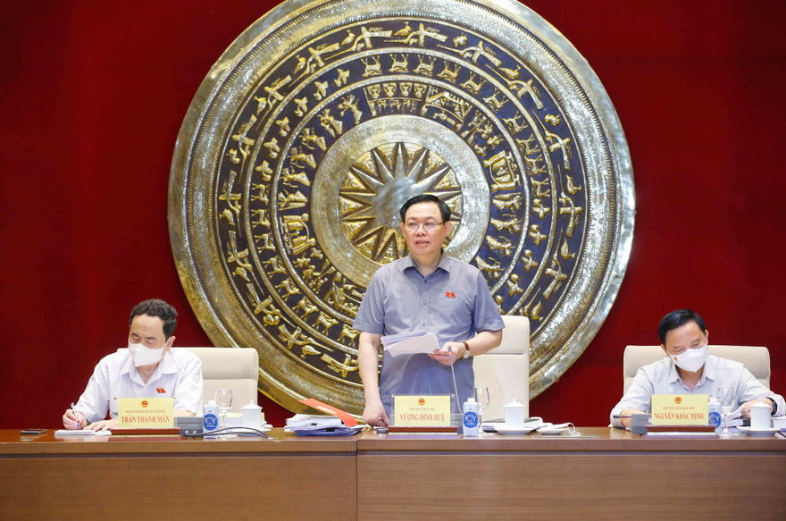 Chủ tịch Quốc hội Vương Đình Huệ phát biểu tại buổi làm việc 