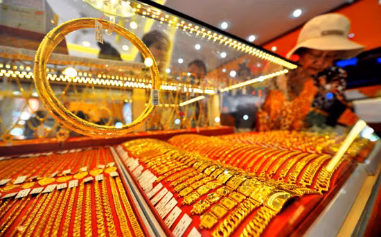 Giá vàng SJC đầu tuần bật tăng mạnh