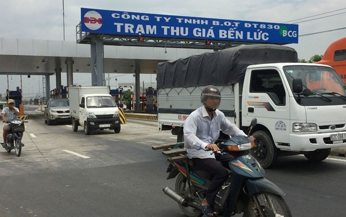 “Trạm thu giá đường bộ": Tối nghĩa và ngô nghê