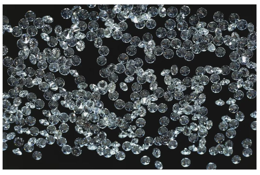 Kim cương nhân tạo cứng hơn kim cương tự nhiên.