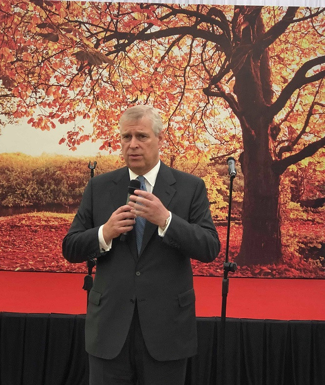 Công tước xứ York, Hoàng tử Andrew gặp gỡ báo chí tại Hà Nội ngày 4/12. Ảnh: L.A