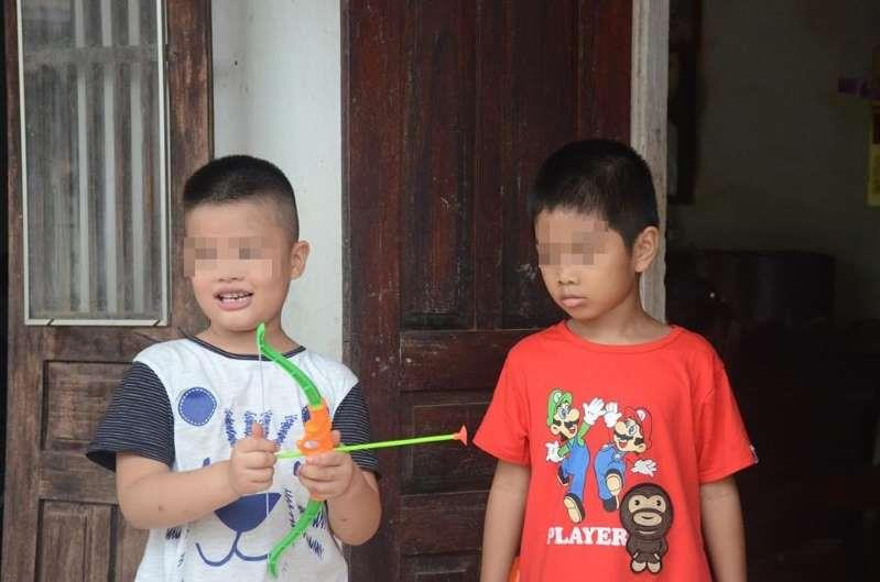 Hai bé trai trong vụ trao nhầm con tại Ba Vì, Hà Nội
