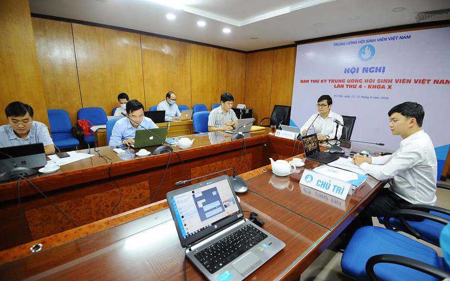 Anh Bùi Quang Huy, Bí thư T.Ư Đoàn, Chủ tịch T.Ư Hội SVVN chủ trì Hội nghị Ban Thư ký lần thứ 4, khóa X. Ảnh: Dương Triều