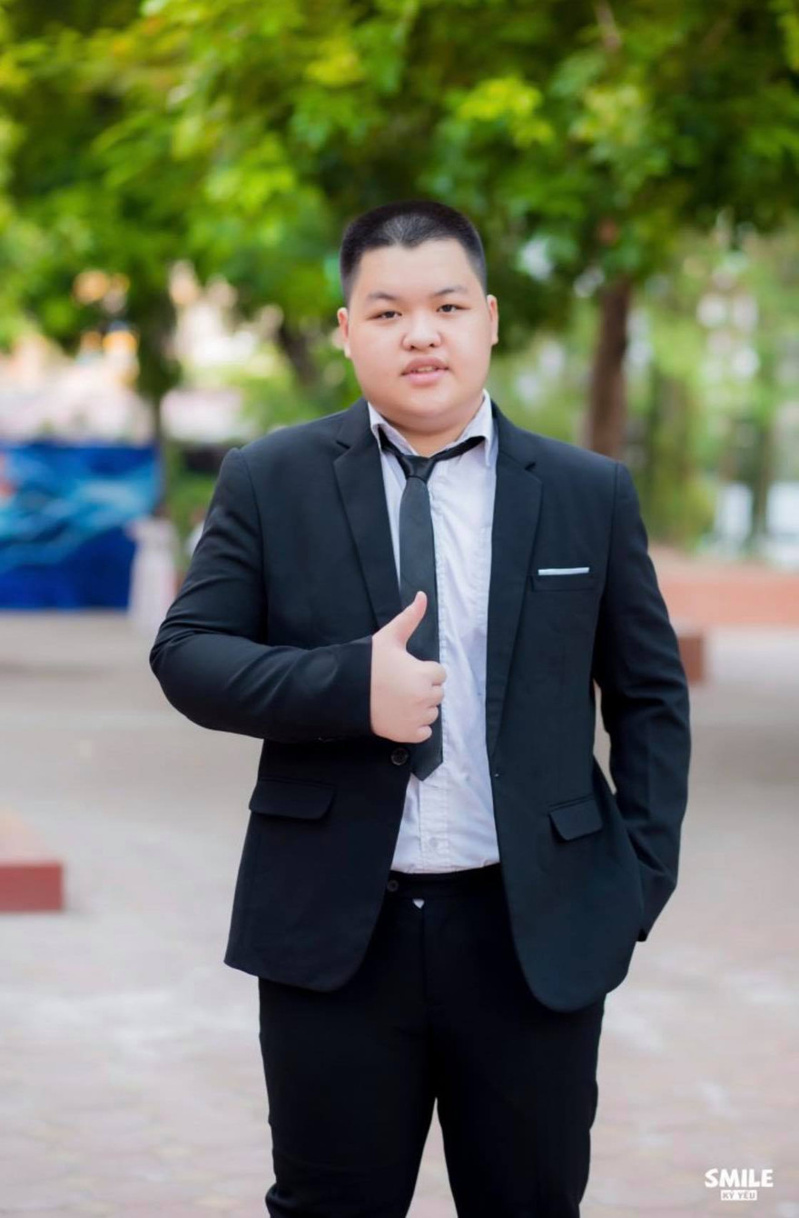 Nam sinh Lê Xuân Tùng, với các biệt danh “Tùng béo baby”, “chàng lực sĩ” của lớp 9A0, trường THCS Nguyễn Trường Tộ (quận Đống Đa) vừa xuất sắc đỗ cùng lúc vào 5 lớp chuyên thuộc 3 trường chuyên Hà Nội.