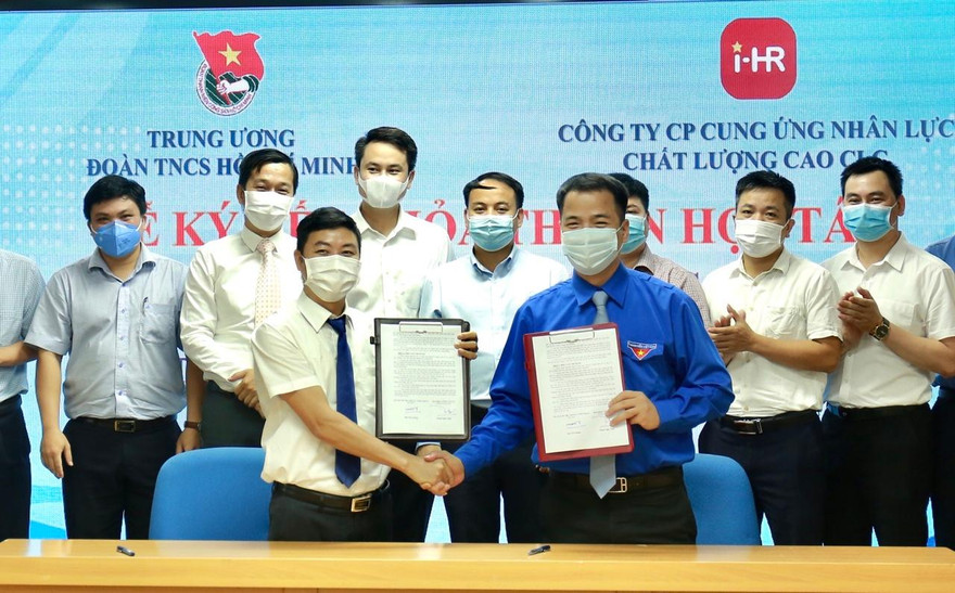 T.Ư Đoàn và Công ty CP Cung ứng nhân lực chất lượng cao CLC (Công ty CLC) ký kết Thỏa thuận hợp tác về “Phối hợp triển khai ứng dụng số i-HR trong tư vấn hướng nghiệp, giới thiệu việc làm cho thanh thiếu niên” giai đoạn 2021 - 2026.