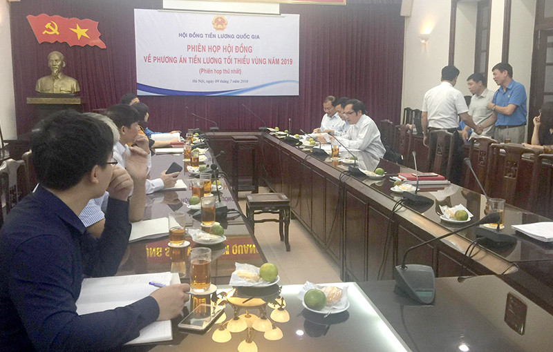 Hội đồng Tiền lương Quốc gia nhóm họp phiên đầu tiên của năm 2018 để bàn tăng lương năm tới.