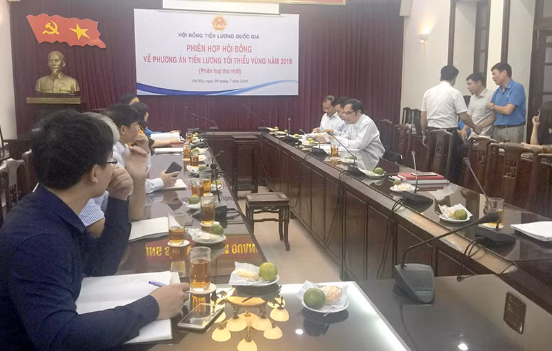 Hội đồng Tiền lương Quốc gia nhóm họp phiên đầu tiên của năm 2018 để bàn tăng lương năm tới.