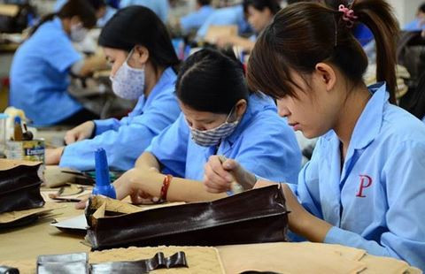 Lao động nữ vẫn chịu nhiều phân biệt đối xử so với lao động nam. Ảnh minh họa.