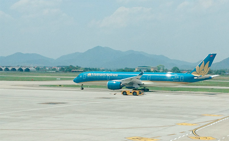 Chưa có kết luận thu hồi bằng lái với 2 phi công hạ cánh nhầm. Ảnh: LHV.