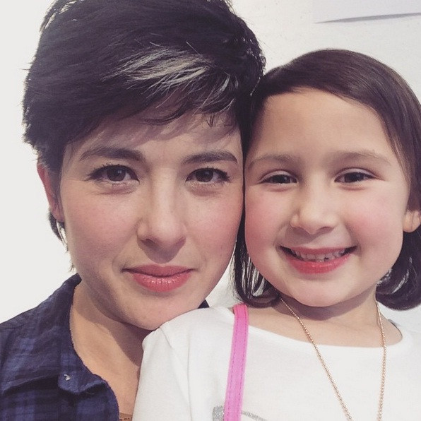 Kristen Chase và con gái.