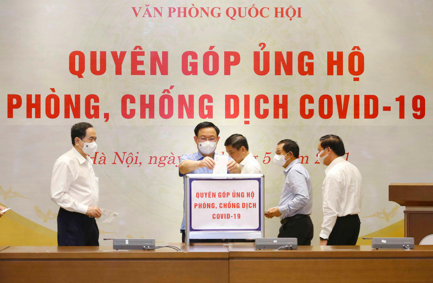 Văn phòng Quốc hội quyên góp ủng hộ Quỹ phòng, chống dịch COVID-19 