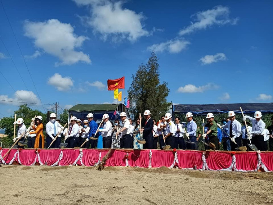Xây dựng công trình mang đậm dấu ấn trên bán đảo Cam Ranh 