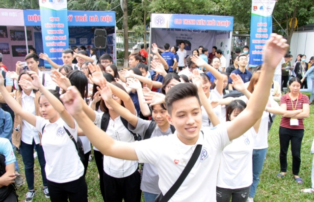 Hàng ngàn sinh viên tham gia ngày hội Tôi yêu Tổ quốc tôi.