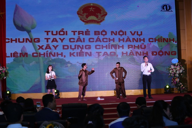 Những tiết mục dự thi độc đáo tại hội thi “Thanh niên với cải cách hành chính và văn hóa công sở”.