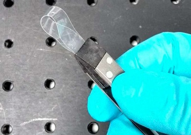 Vật liệu tổng hợp auxetics mới được cho là càng kéo càng dày thêm.