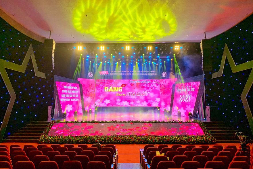 Chương trình nghệ thuật đặc biệt “Đảng cho ta mùa xuân” do Thành ủy, HĐND, UBND, Ủy ban Mặt trận Tổ quốc TP Hà Nội tổ chức tối 3/2, tại Cung Văn hóa Lao động Hữu nghị Việt - Xô diễn ra sẽ không có khán giả tham dự trực tiếp.