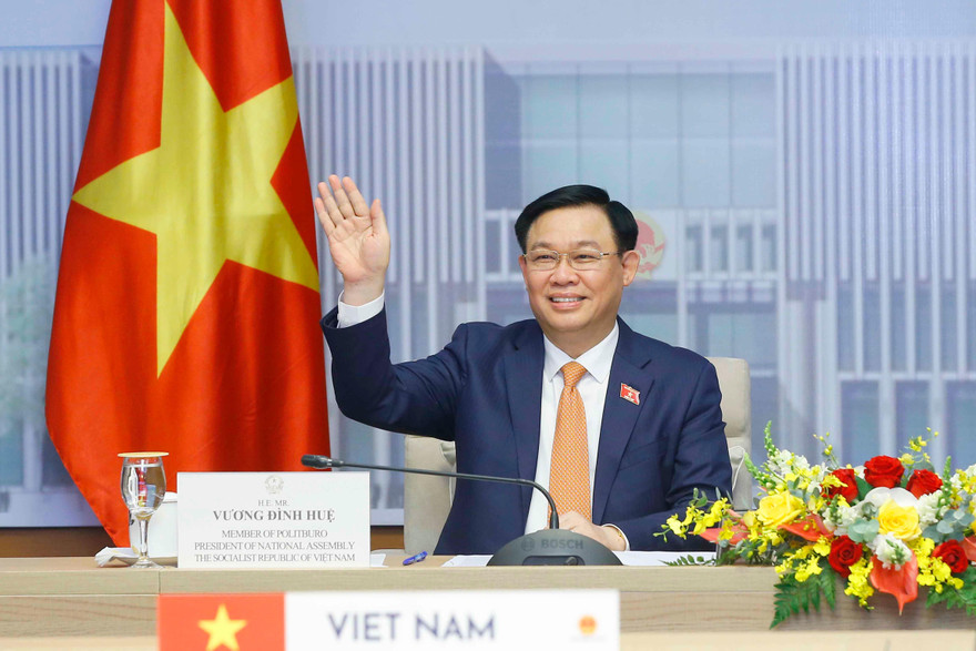 Chủ tịch Quốc hội Vương Đình Huệ hội đàm trực tuyến với Chủ tịch Hạ viện Nhật Bản Oshima Tadamori