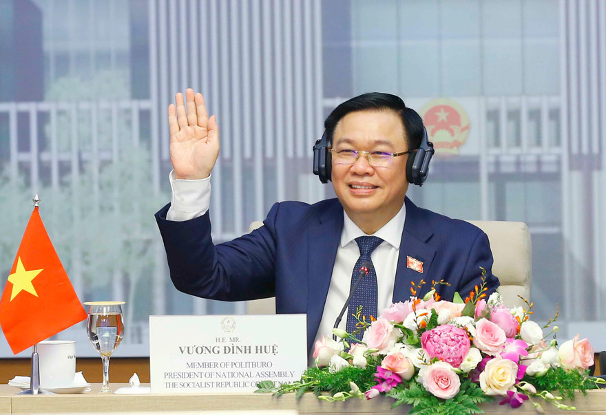 Chủ tịch Quốc hội Vương Đình Huệ tại buổi hội đàm trực tuyến