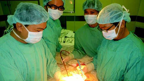Lần đầu tiên tại Việt Nam điều trị thành công ung thư dạ dày mà không cần phải phẫu thuật.