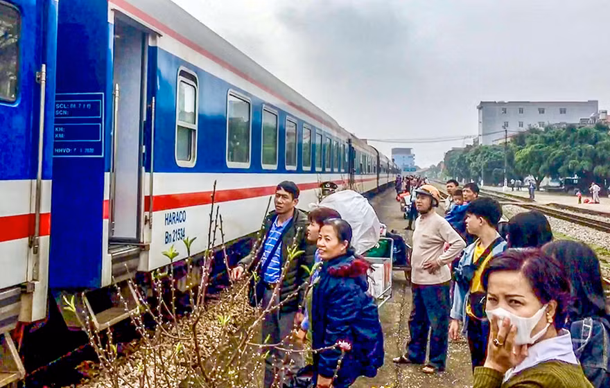 Huỷ hàng loạt đoàn tàu khách Tết do khách trả vé.