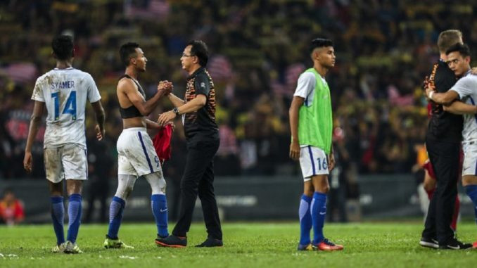 HLV Ong Kim Swee lên tiếng bảo vệ học trò.