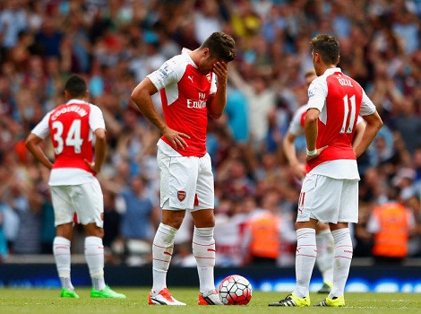 Phòng thay đồ Arsenal... đại loạn vì liên tục thua trận.