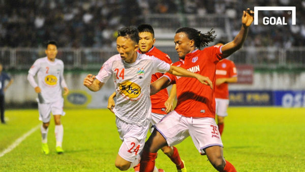 Châu Ngọc Quang tỏa sáng giúp HAGL đánh bại Than Quảng Ninh.