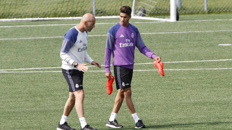 HLV Zidane cậy nhờ cầu thủ 18 tuổi - Achraf Hakimi.