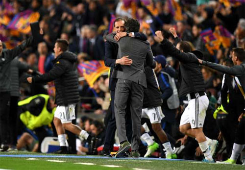 HLV Allegri hết lời khen ngợi hàng thủ Juventus.