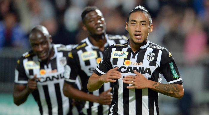 Ketkeophomphone chơi nổi bật trong màu áo Angers.